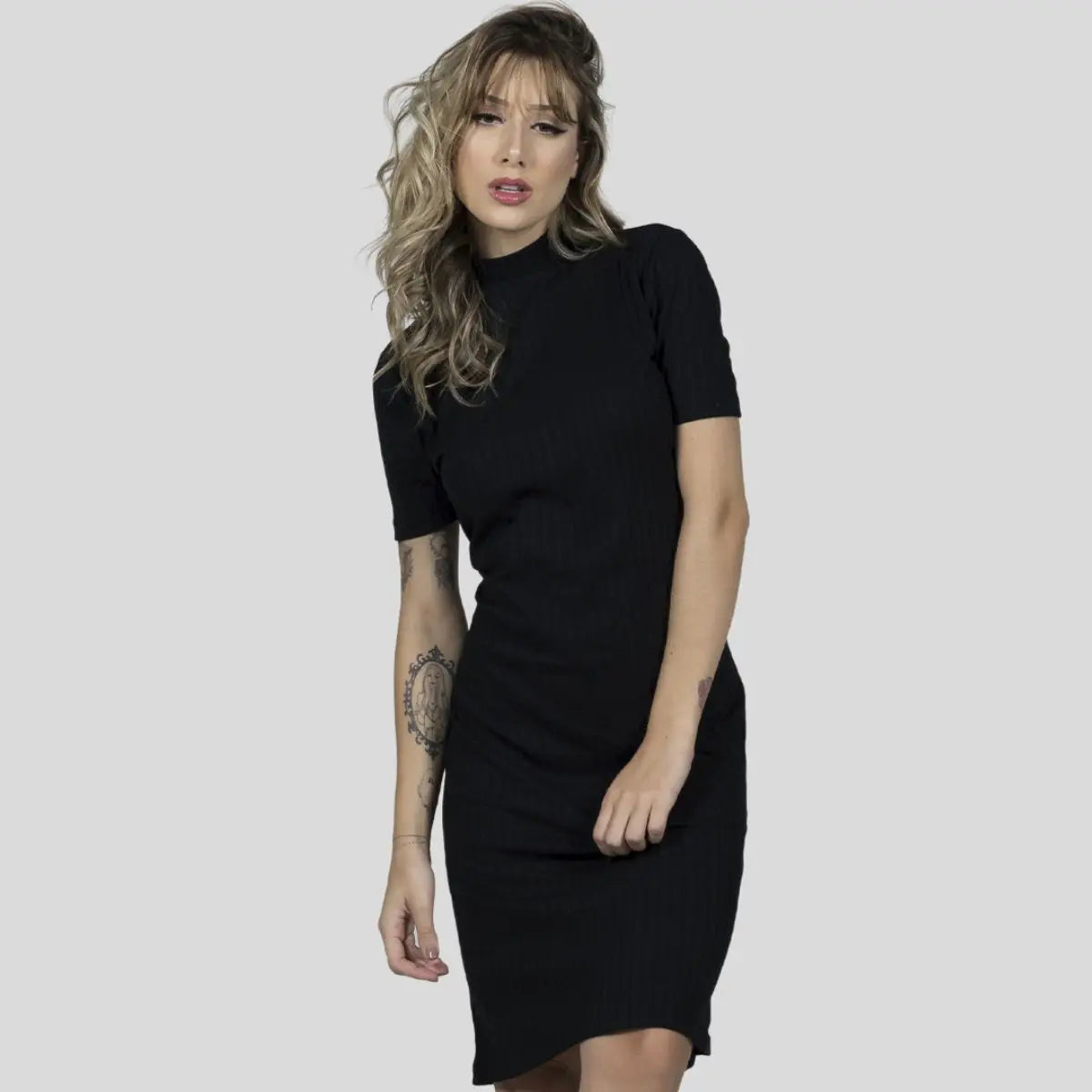 Vestido Midi Com Gola Alta