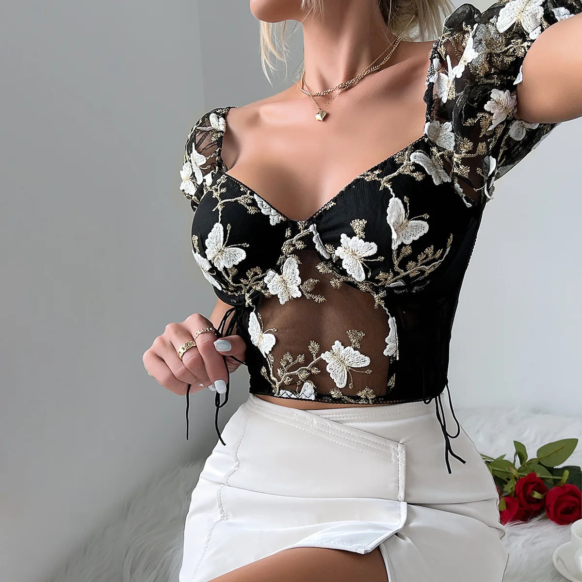 Cropped Yimunancy De Manga Bufante Floral Decotado